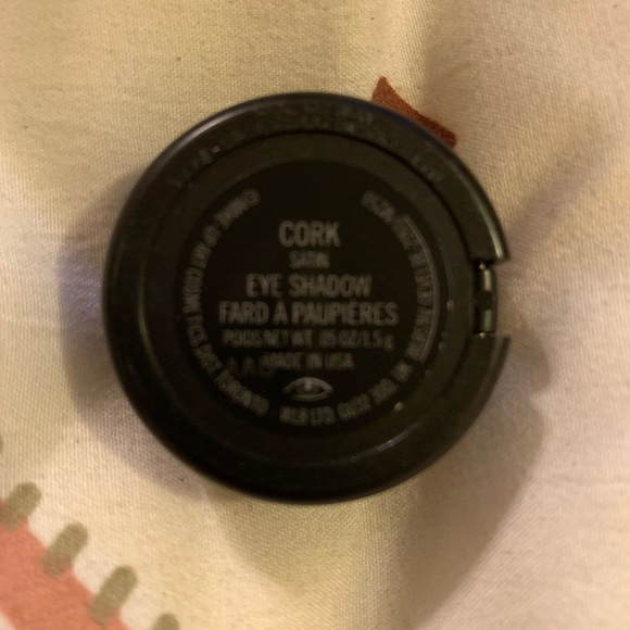 MAC COSMETICS EYESHADOW(cork satin)NIB!! - Picture 16 of 16